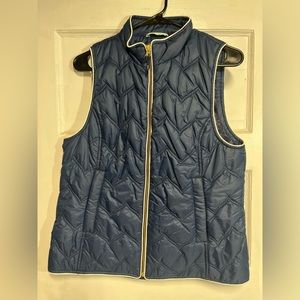 Women’s vineyard vines quilted puffer vest